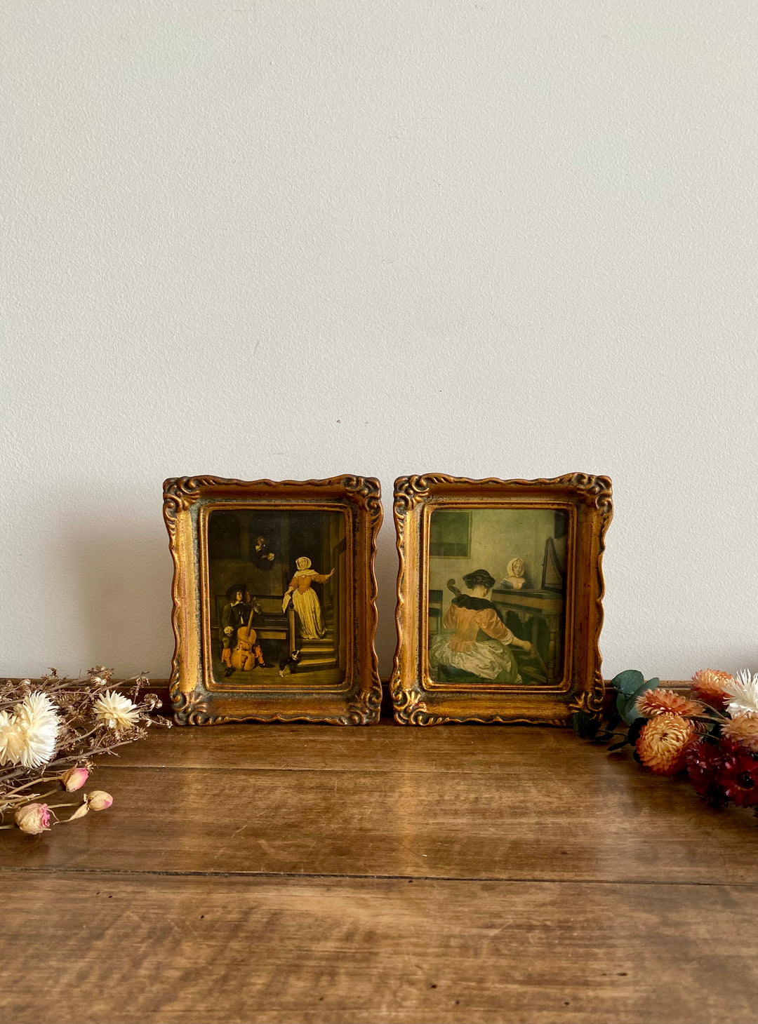Tableaux illustrations d’époque dorés style rococo