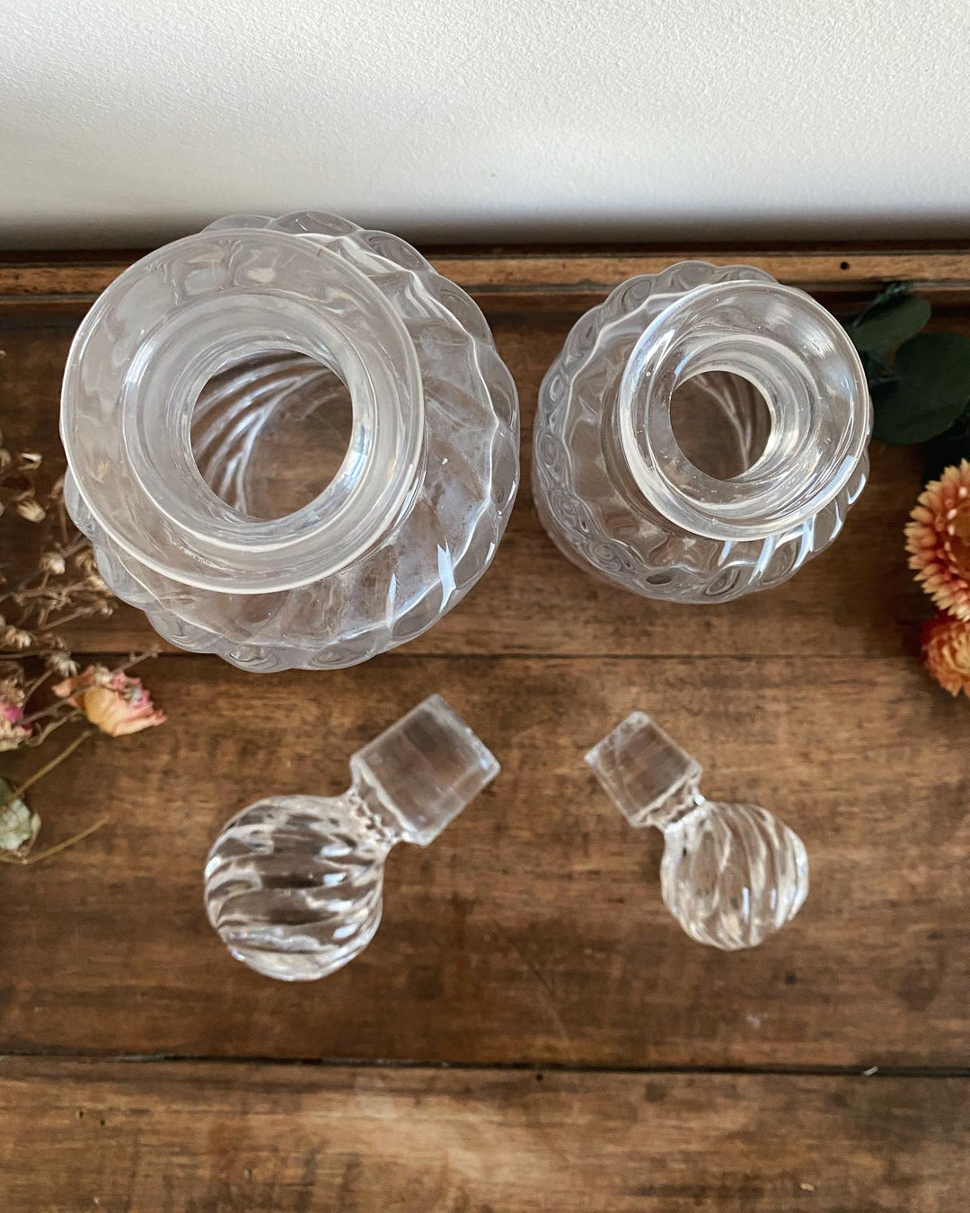 Flacons à parfum anciens en verre torsadé