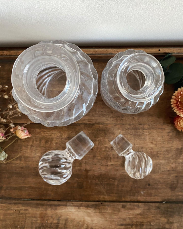 Flacons à parfum anciens en verre torsadé