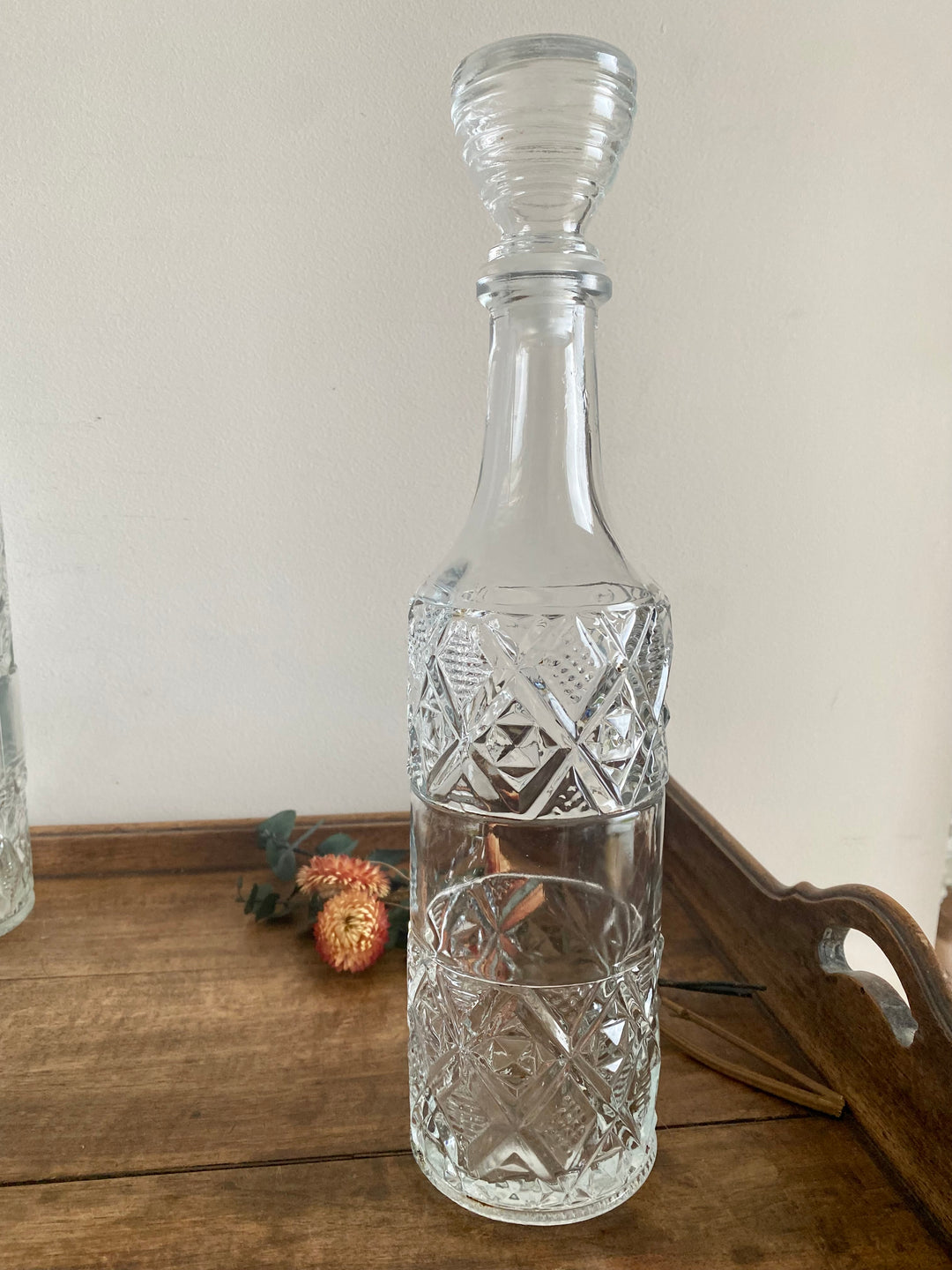 Bouteilles à liqueur vintage en verre travaillé