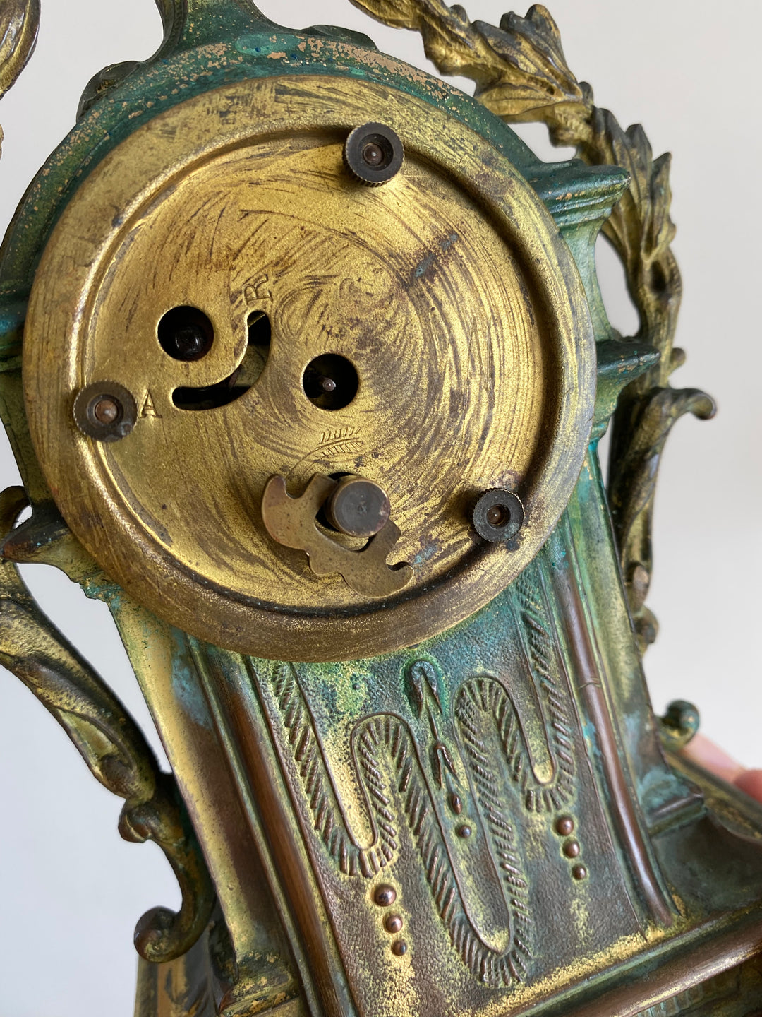 Horloge en régule et laiton XIX ème