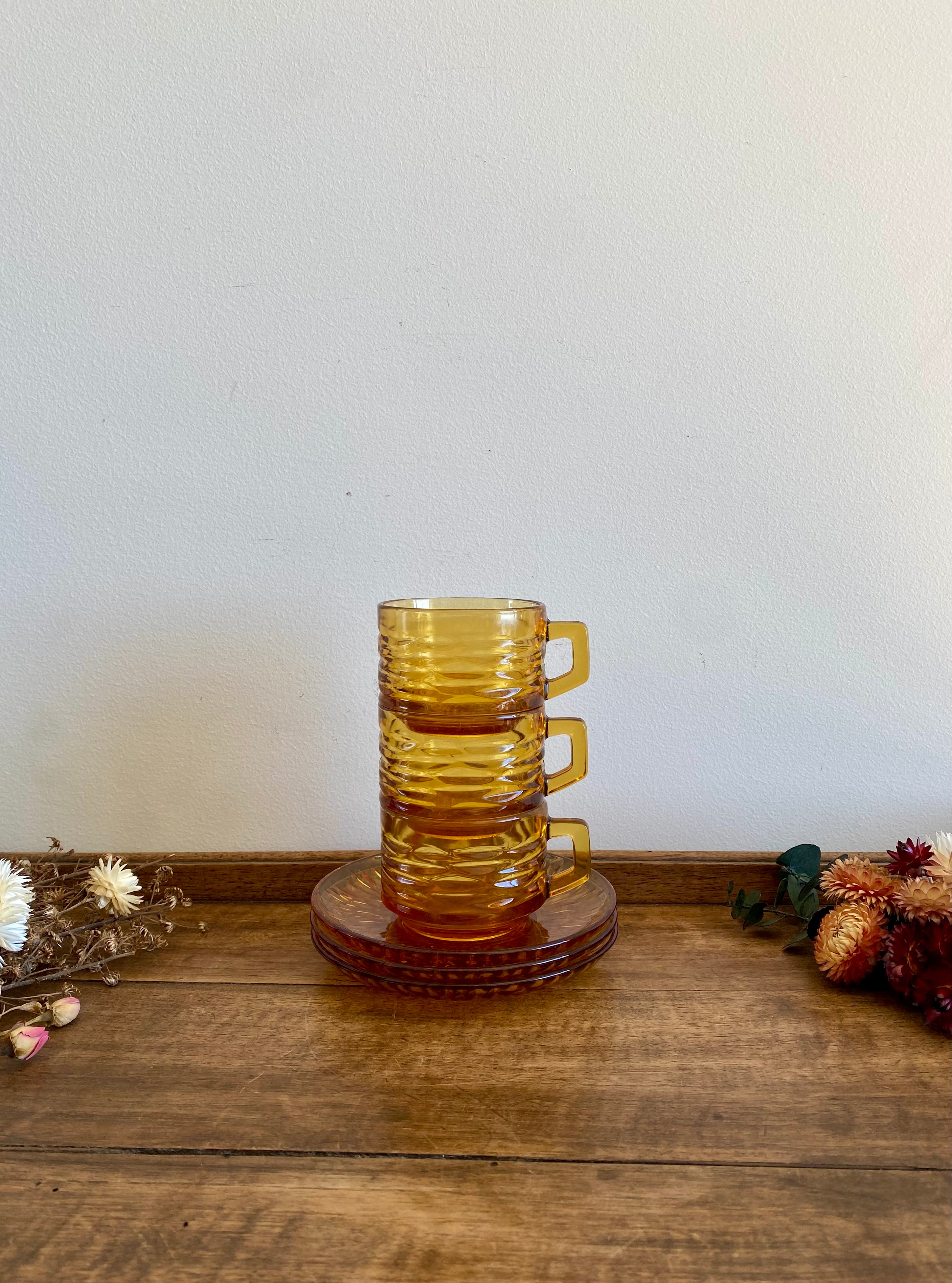 Tasses et soucoupes vereco vintage Tasses et soucoupes vereco vintage