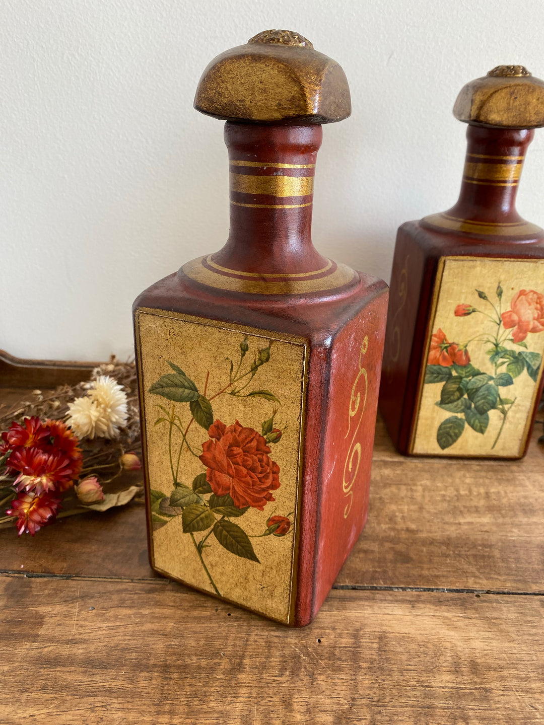 Bouteilles en porcelaine décoratives