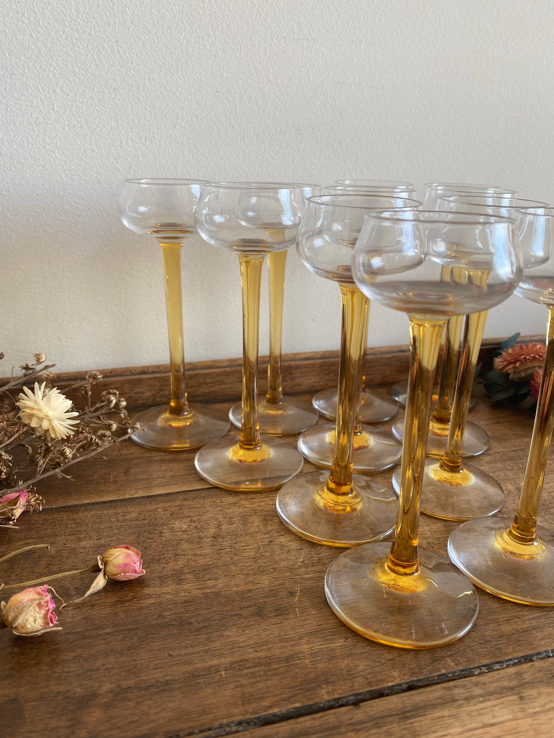 Verres à liqueur sur pieds hauts ocre