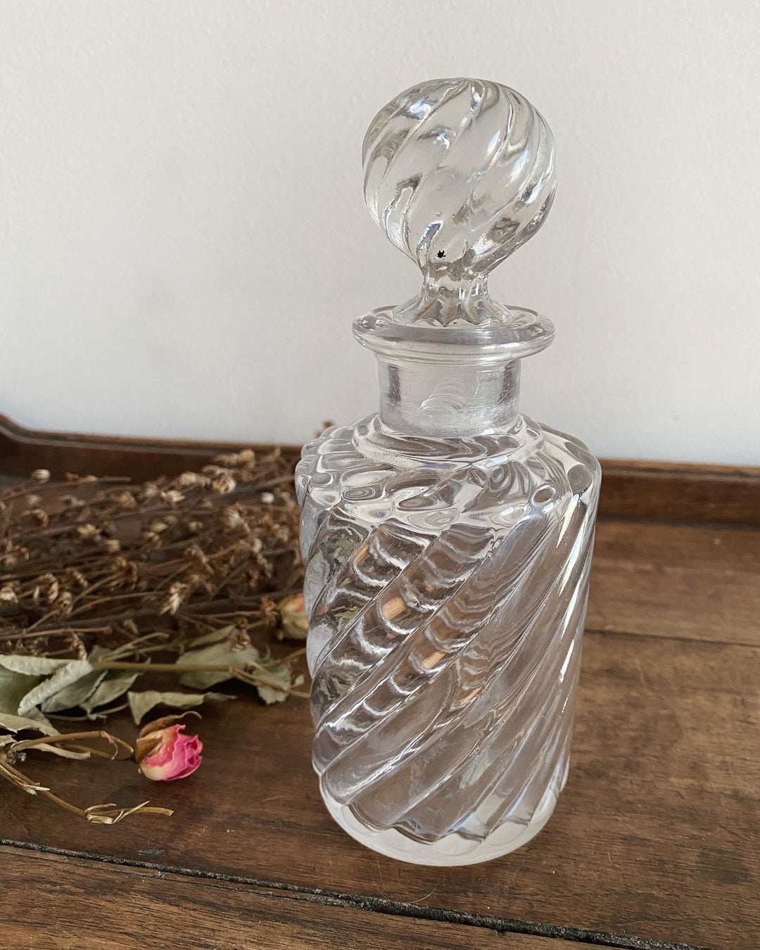 Flacons à parfum anciens en verre torsadé