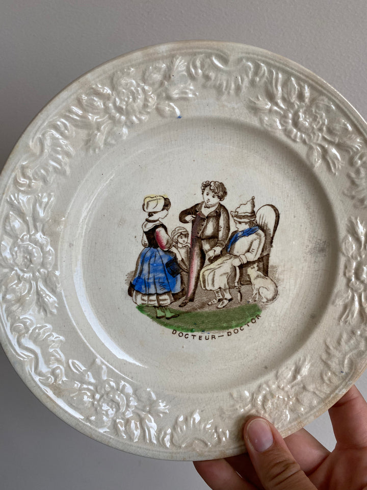 Assiettes à dessert scène de villageois XVIII ecrit francais / anglais