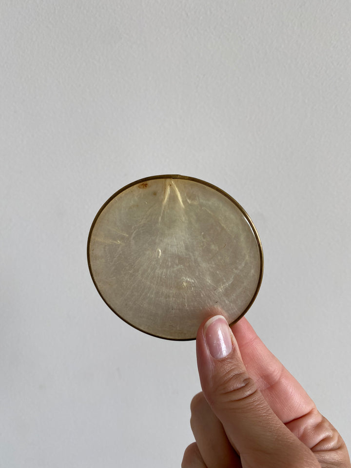 Dessous de verre en nacre et laiton