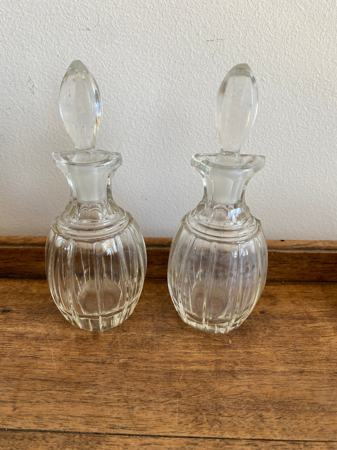 Duo de flacons en verre travaillé