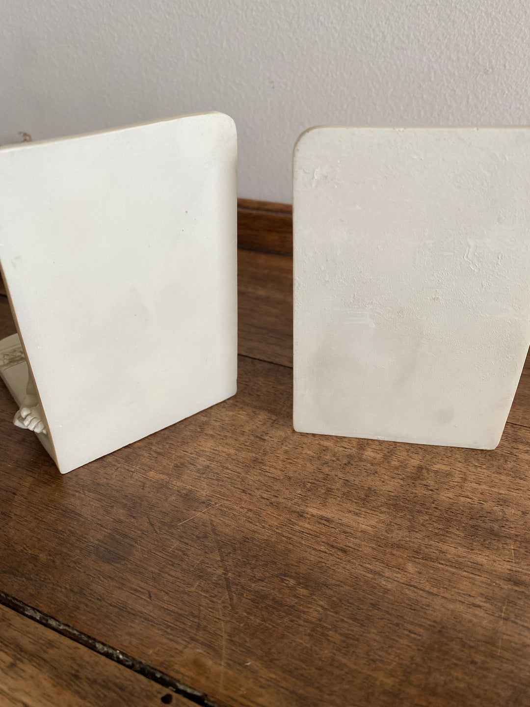 Serres livres petits anges blanc cassé