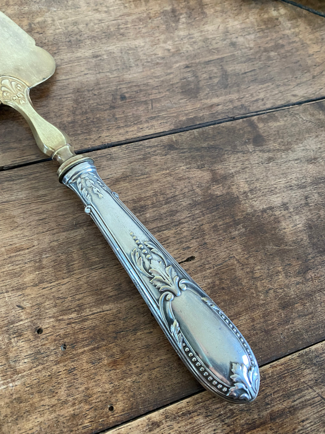 Pelle à tarte en métal argenté et doré détails travaillés