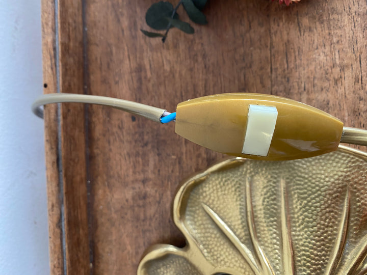 Lampe en laiton fleur nacrée