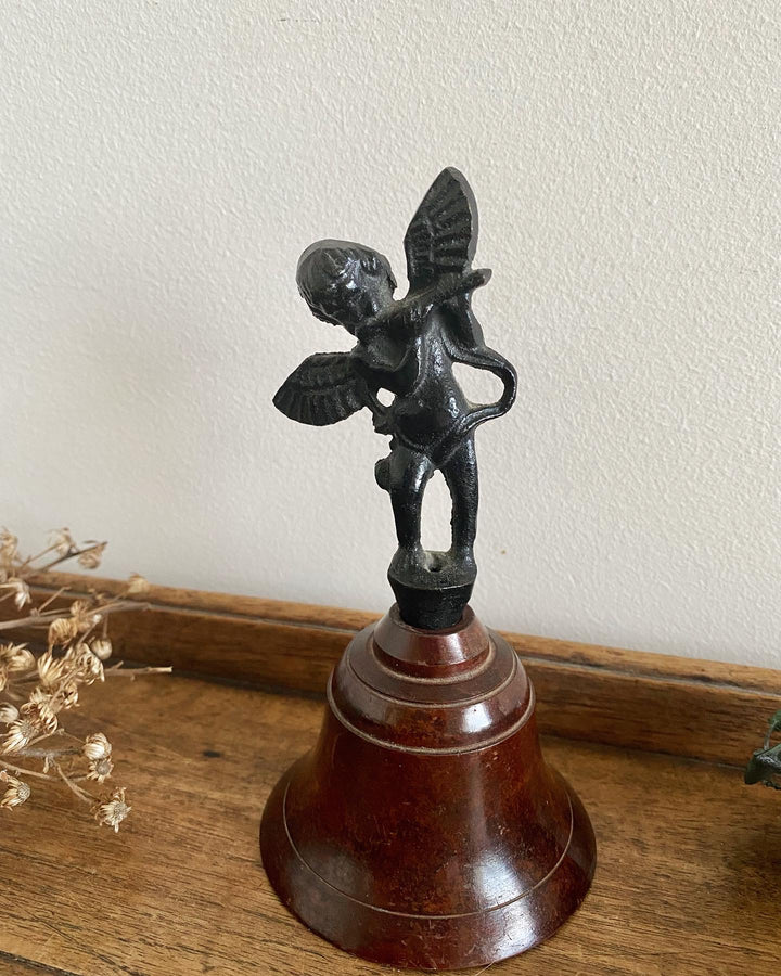 Clochette de table en bronze manche angelot