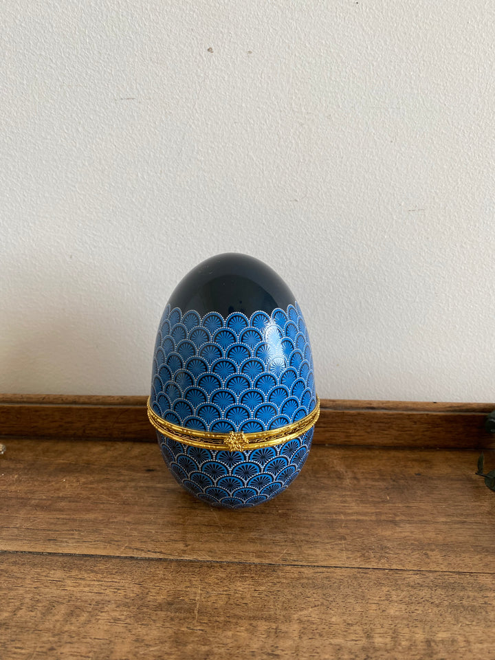Œuf décoratif en porcelaine