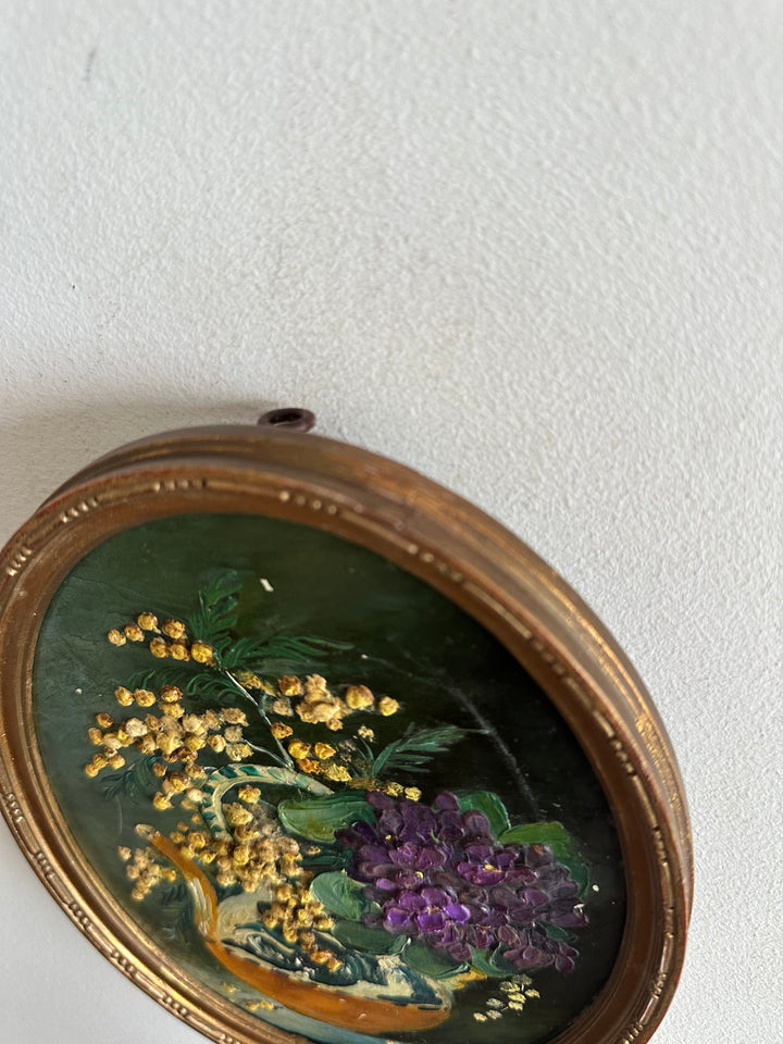 Peinture signée mimosa et violettes en pâte de relief dans cadre en bois doré