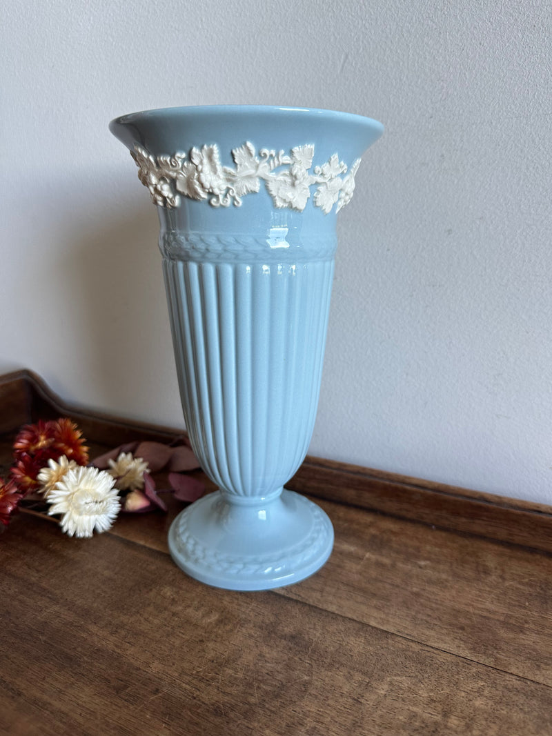 Vase en porcelaine émaillée de Wedgwood & Barlaston