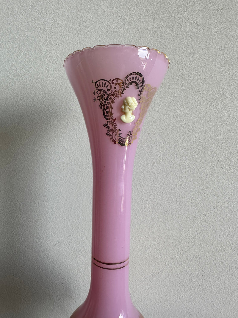 Vase en opaline rose serti d&