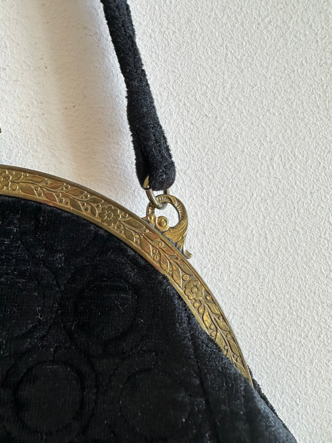 Petit sac à main années 1900 avec accessoires de beauté d'origine