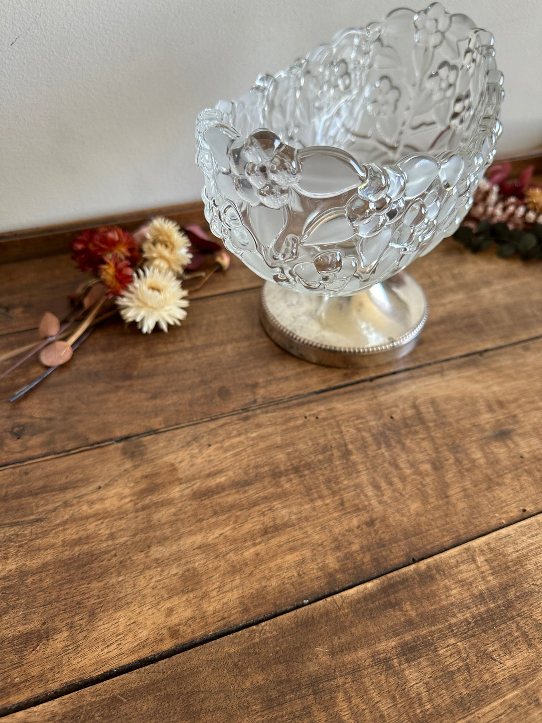 Coupe à fruits en verre moulé et cristal sur pied argenté