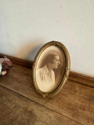 Cadre photo ovale en bois portrait jeune femme