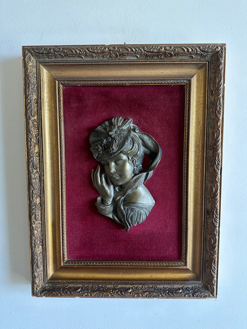 Tableau Relief 3D Femme Au Raisin – Étain – Fait Main – Dimensions 24,5x19,5