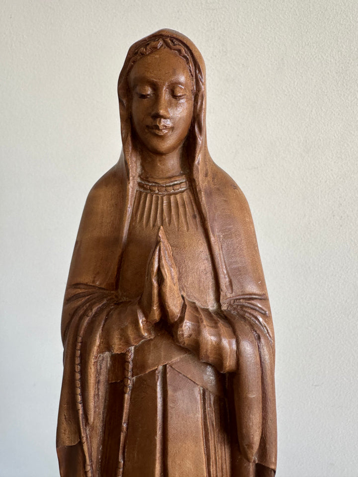 Statuette de la vierge en bois sculptée signée Lucien Pessey (1912-1992)