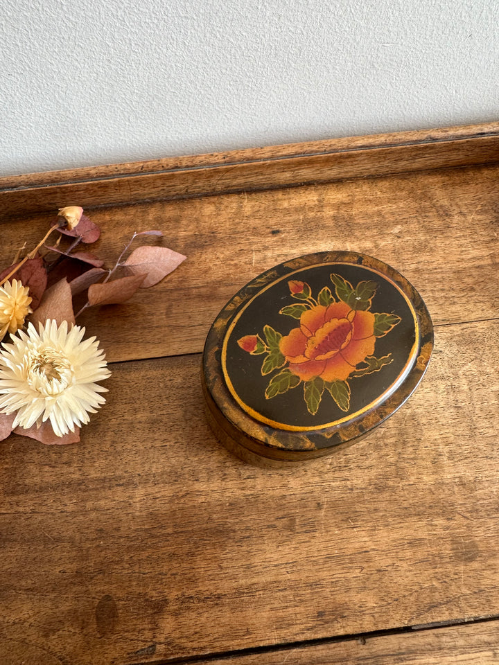 Boite à bijoux laquée motif rose sur fond noir