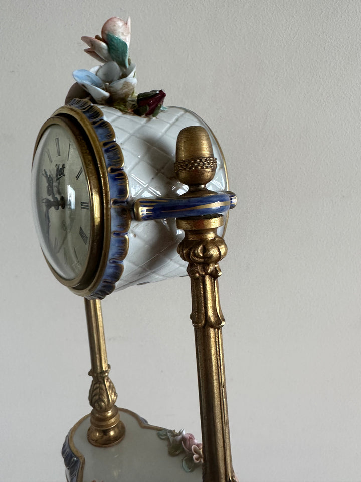 Pendule en porcelaine et laiton Capodimonte