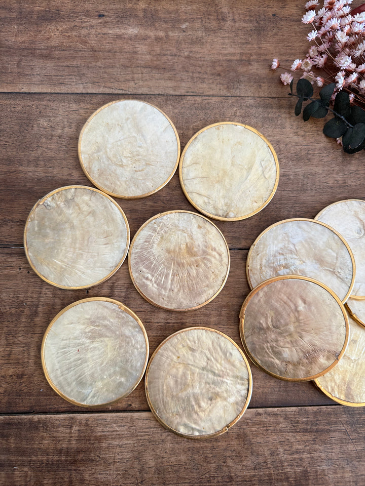 Sous-verres en nacre et liège cerclés de laiton