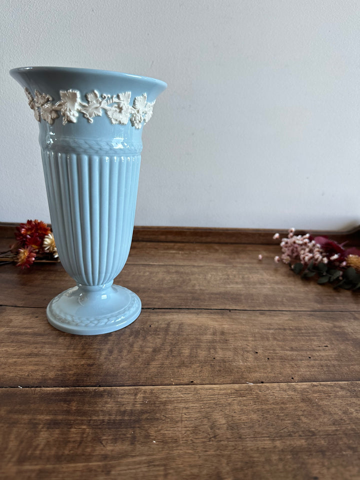 Vase en porcelaine émaillée de Wedgwood & Barlaston