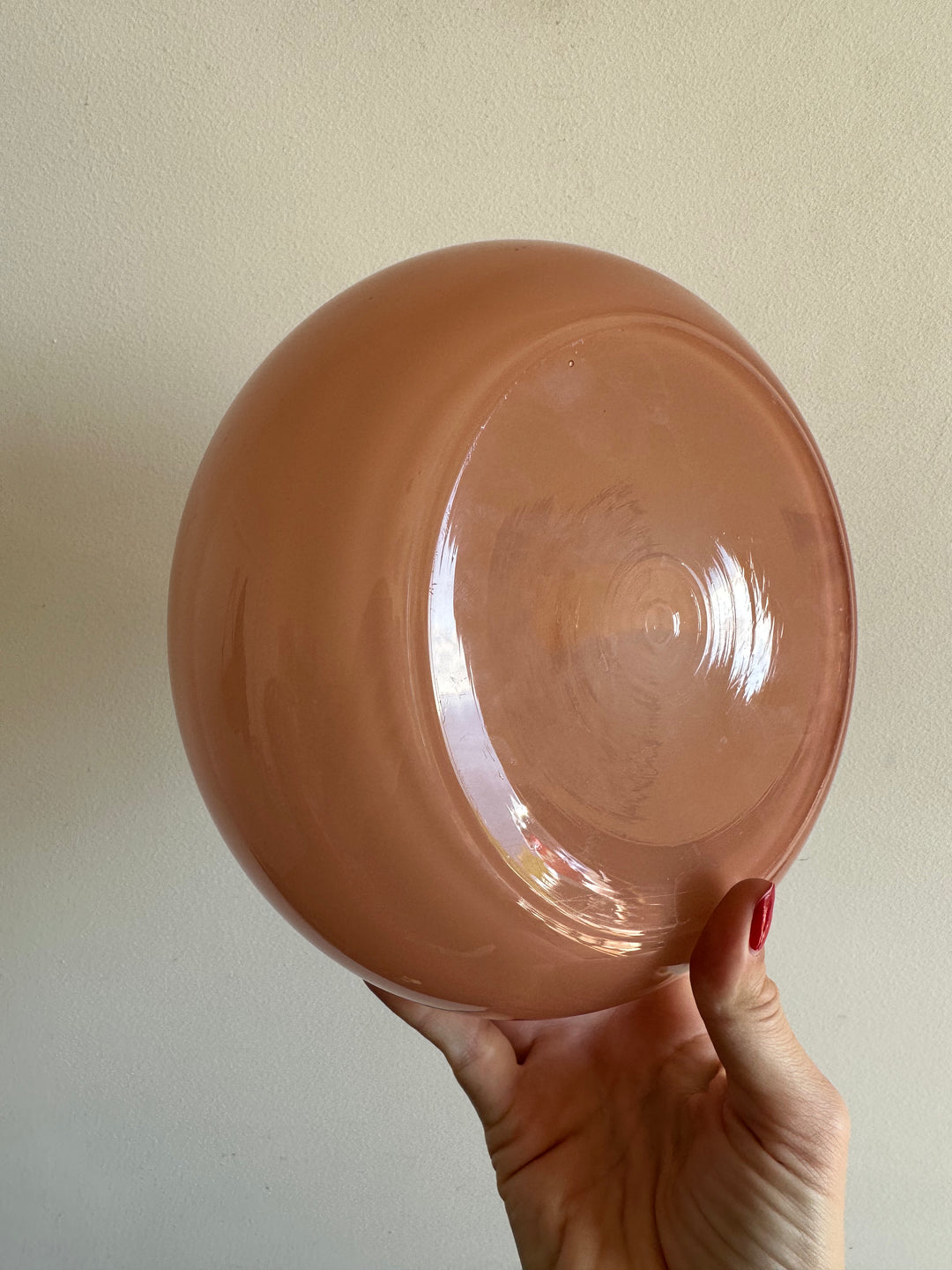 Saladier en opaline rose cerclé de bronze doré