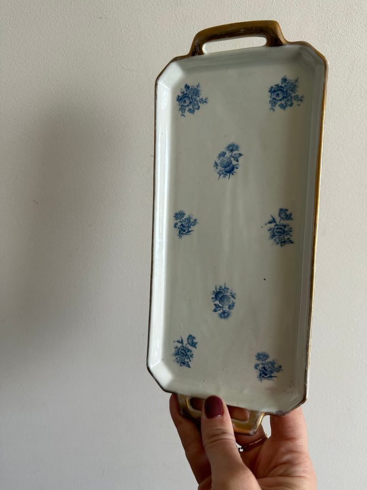 Plateau de service en porcelaine petites fleurs bleues années 50 signées Denbac