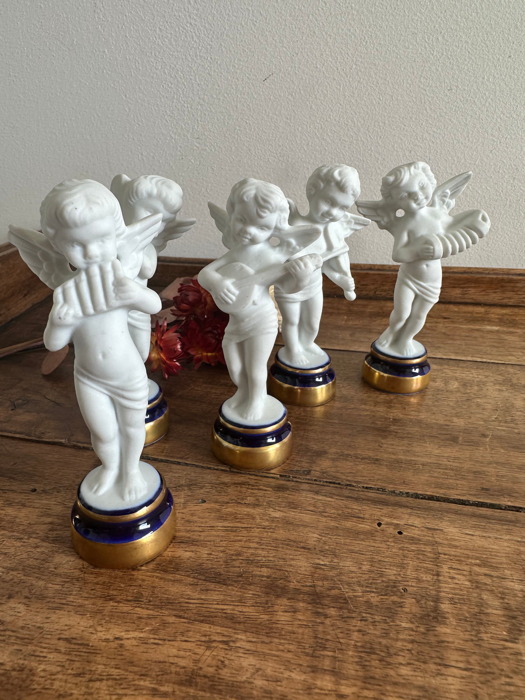 Angelots en biscuit et porcelaine de Limoges