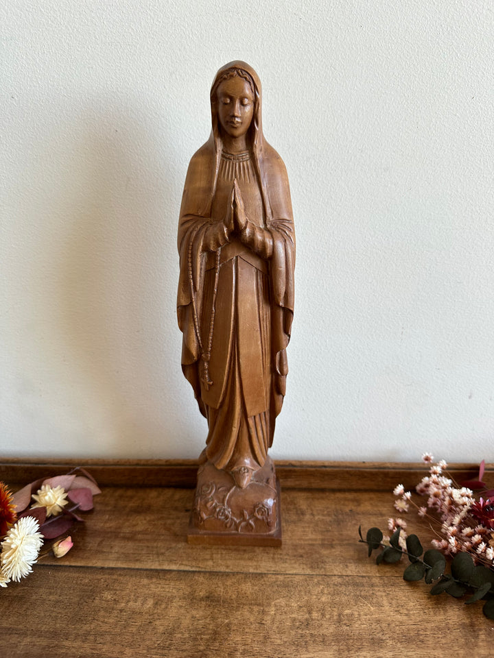 Statuette de la vierge en bois sculptée signée Lucien Pessey (1912-1992)