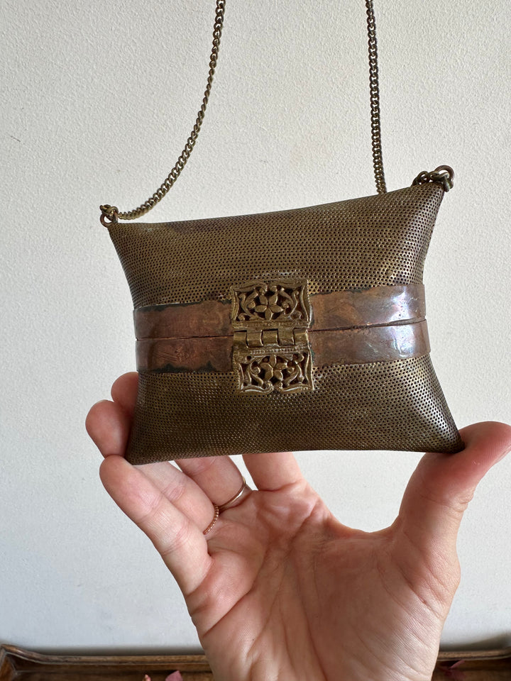 Minaudière en laiton et cuivre avec chainette