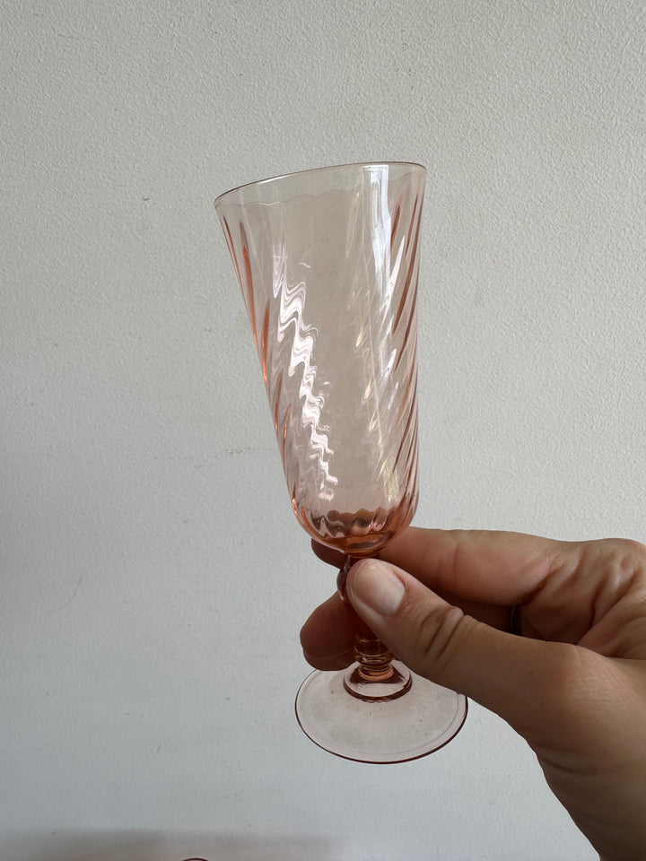 Flûtes à champagne en verre Rosaline sur pieds