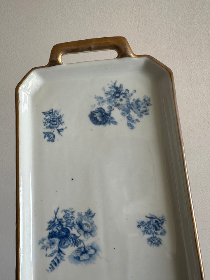 Plateau de service en porcelaine petites fleurs bleues années 50 signées Denbac