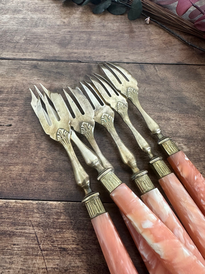 Fourchettes à dessert en laiton et bakélite rose orangé