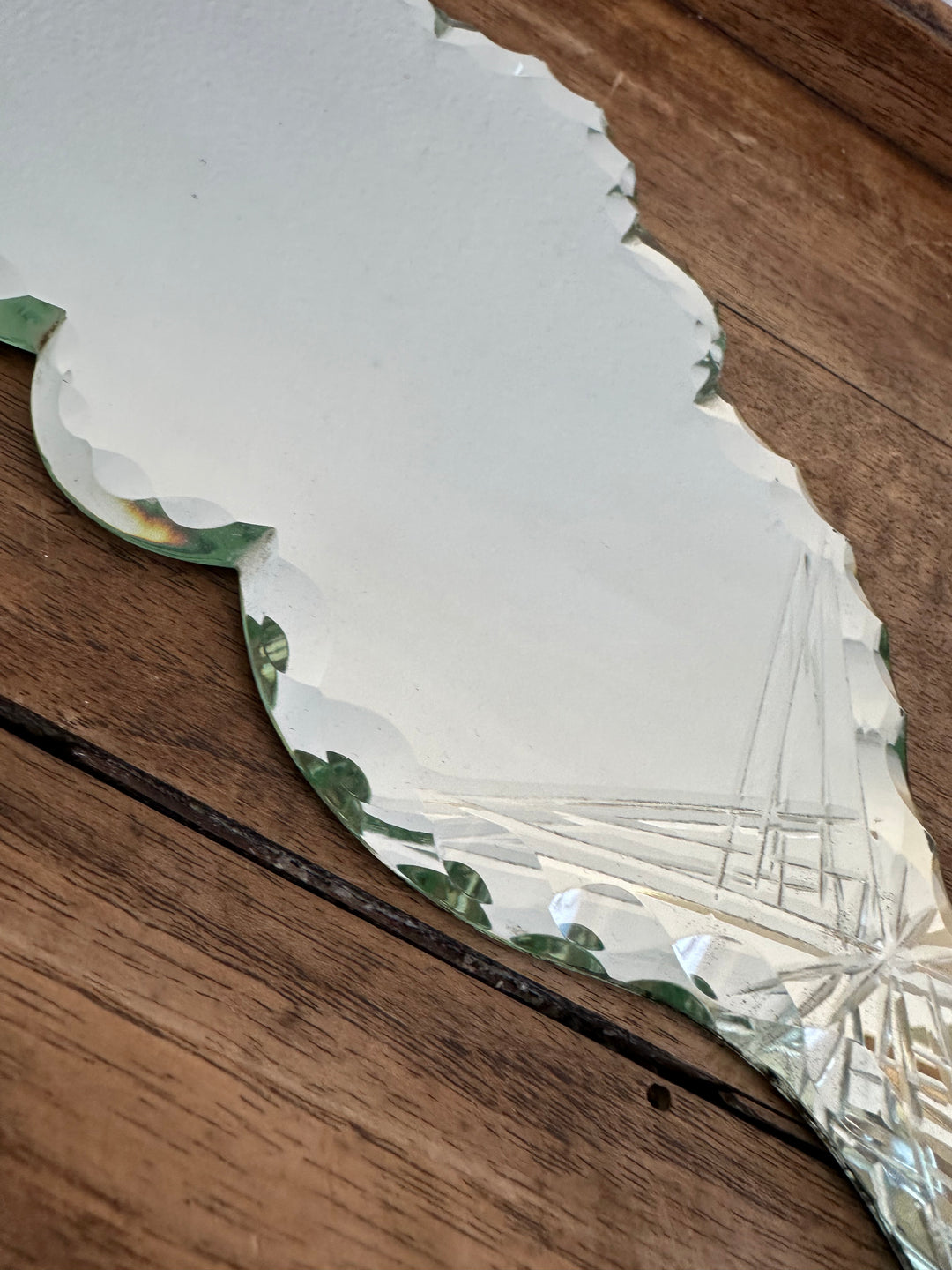 Miroir à main en verre biseauté années 50 style art déco