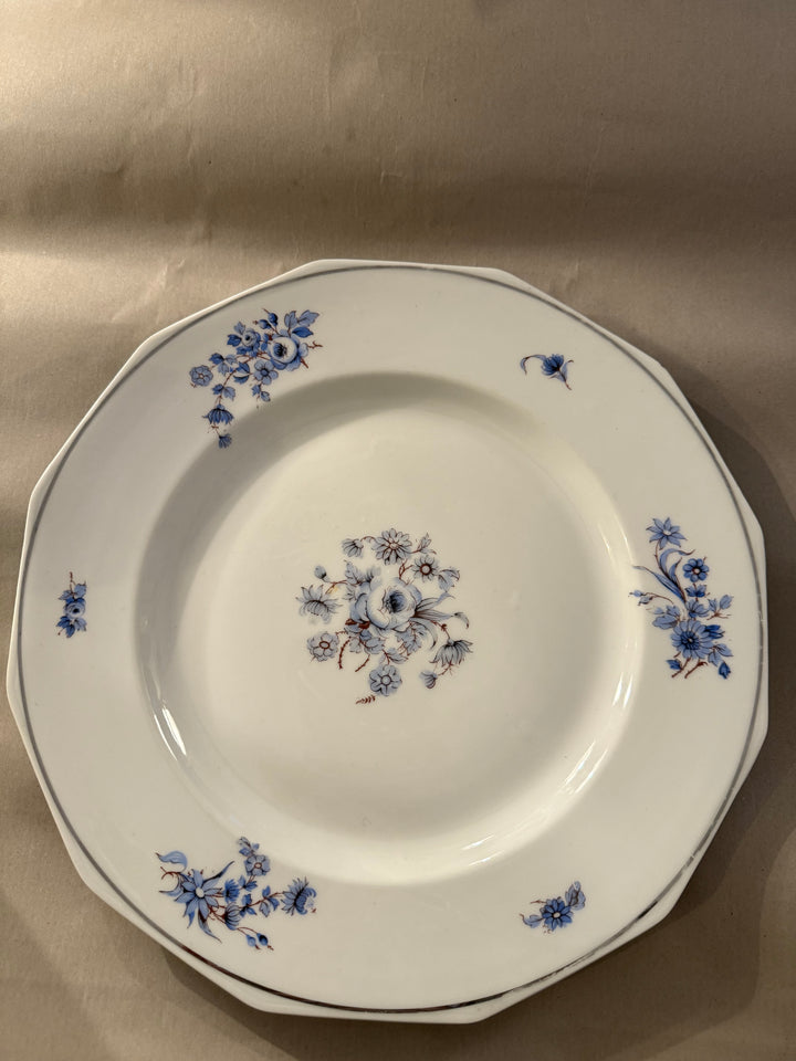Plats de service Mavaleix et Granger Limoges motifs fleurs bleues