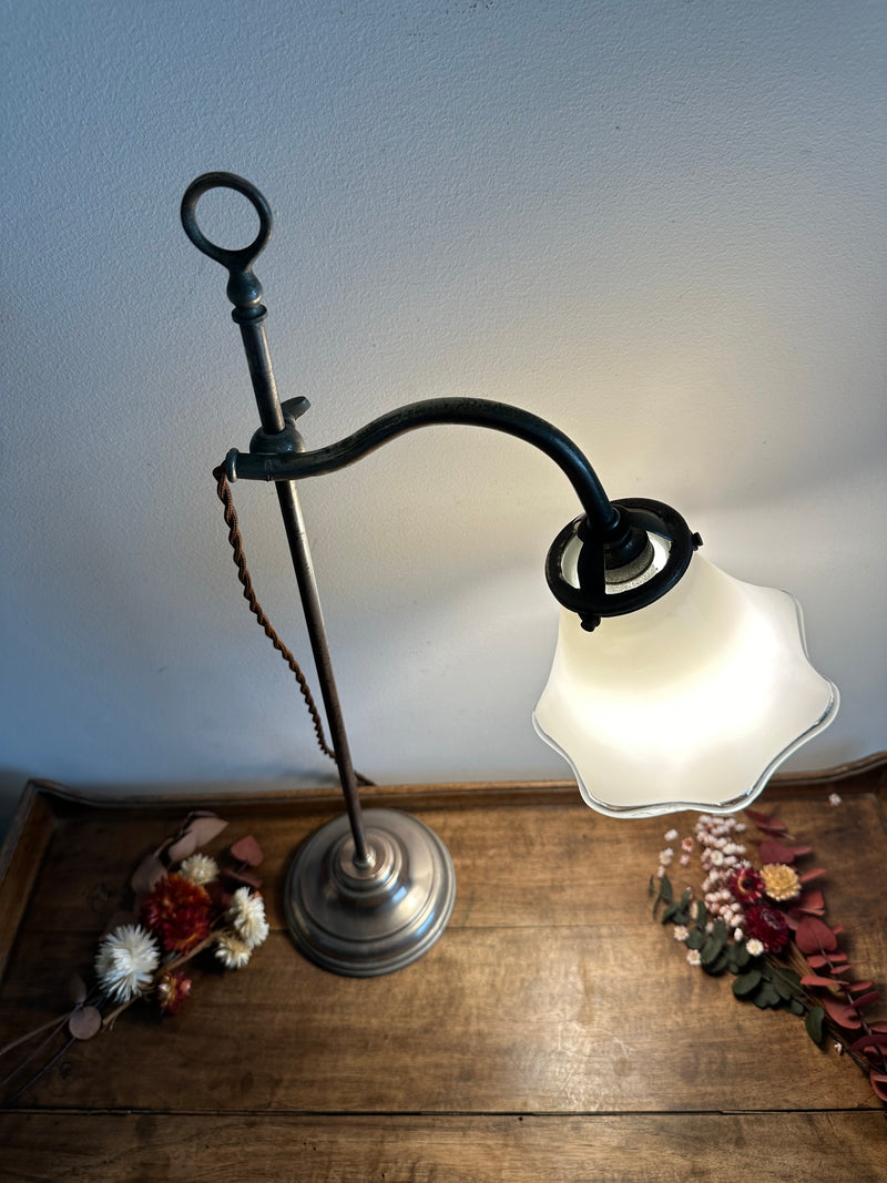 Lampe en acier et opaline blanche années 50