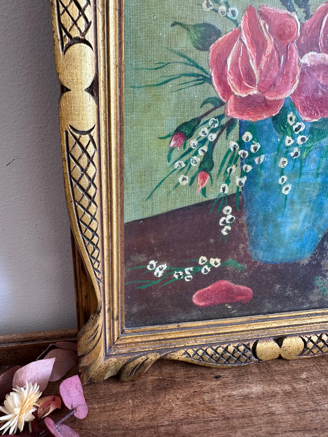 Peinture signée encadrée roses et muguet fond vert