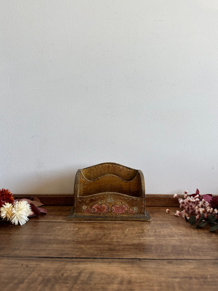 Porte courrier florentin en bois tons roses et or