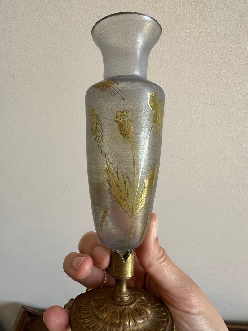 Vase en verre fumé décoré main pied en bronze