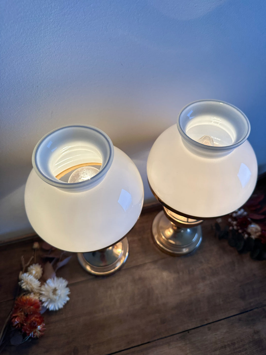 Lampe de chevet blanche élégante pour la maison ou un hôtel Lampe de chevet blanche élégante pour la maison ou un hôtel