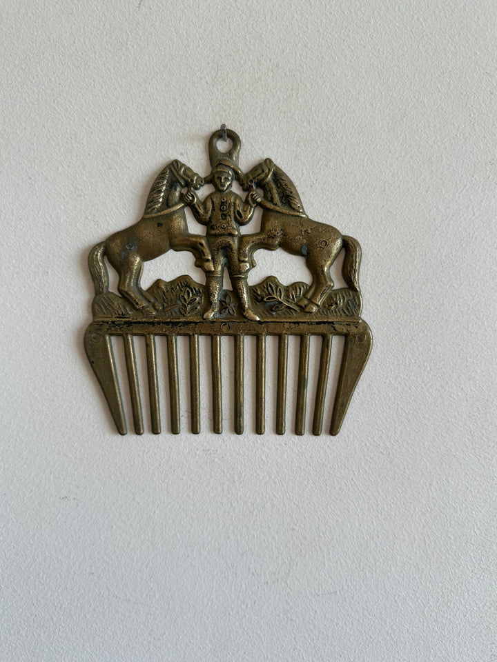 Peigne pour chevaux en bronze