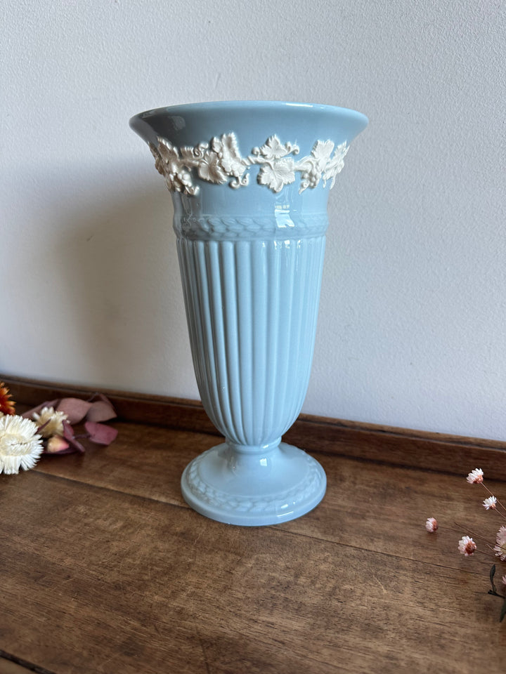 Vase en porcelaine émaillée de Wedgwood & Barlaston