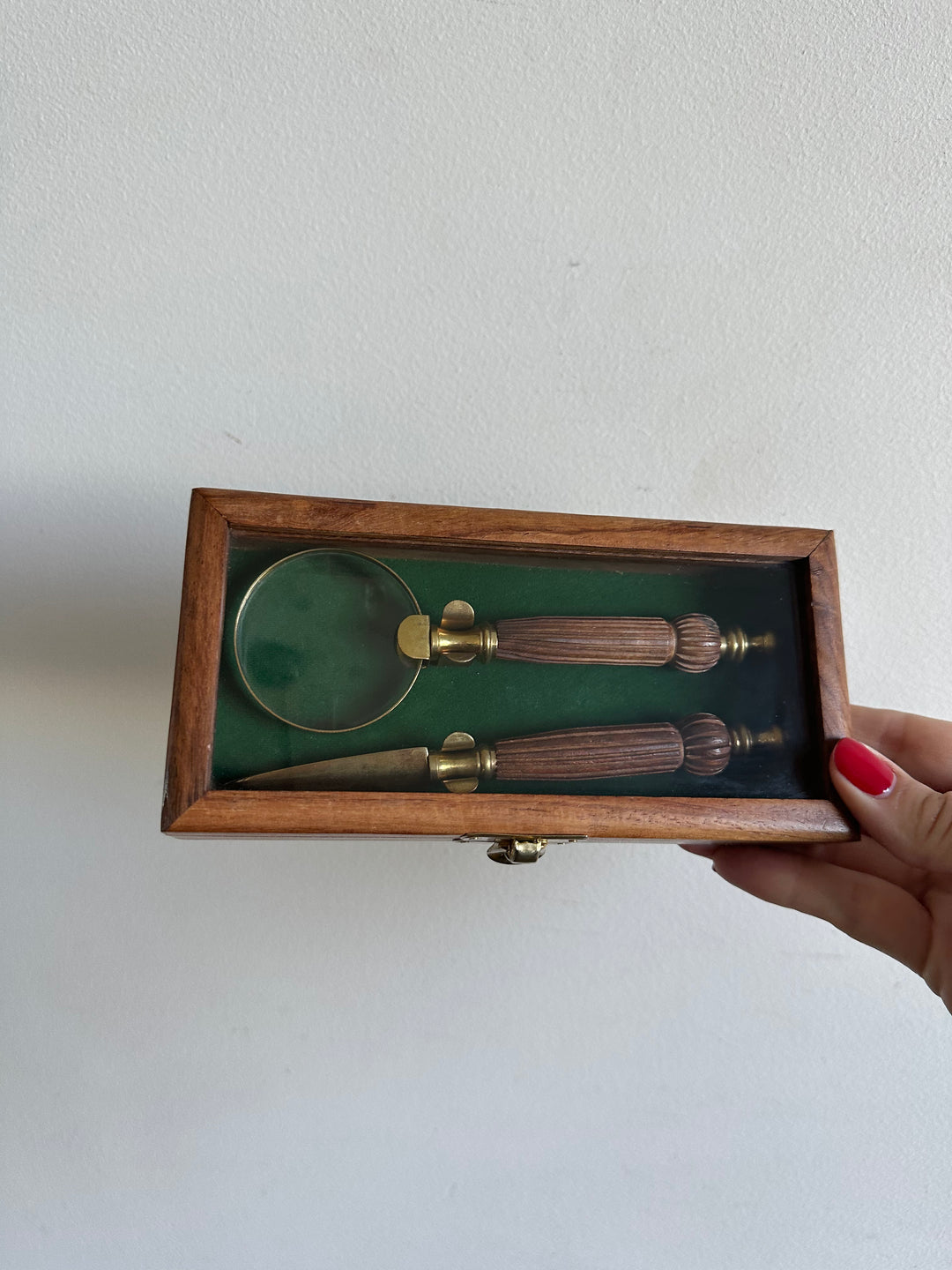 Ensemble loupe et coupe-papier en bois et laiton