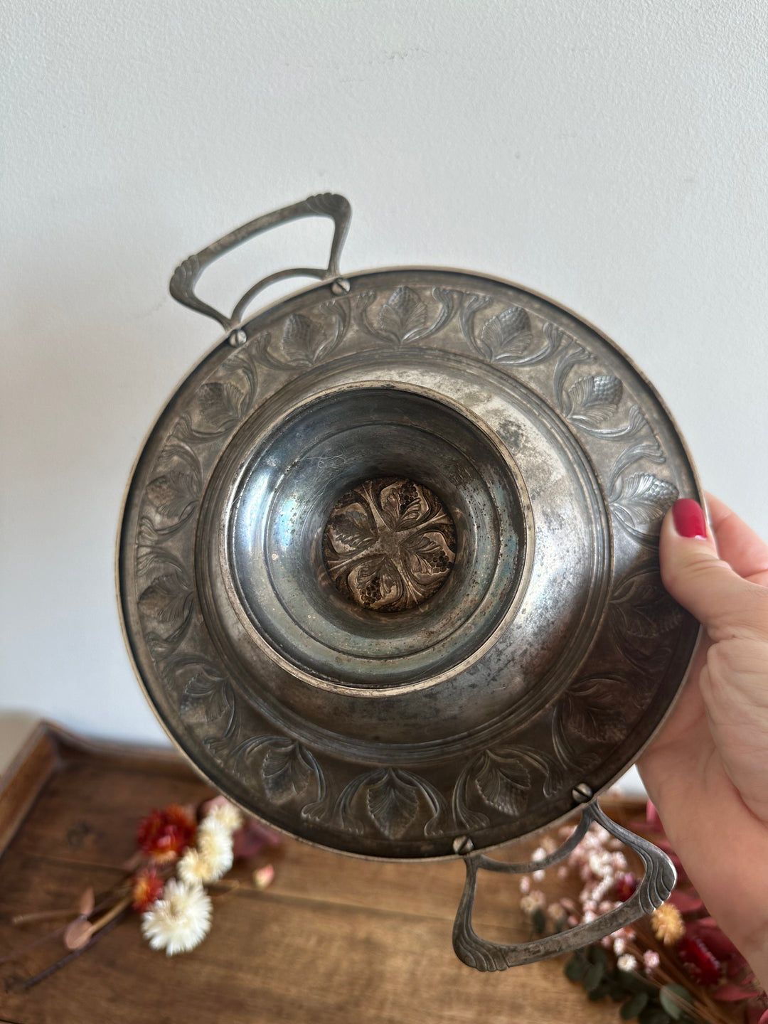 Assiette vide poche Art Nouveau avec anses en métal argenté travaillé