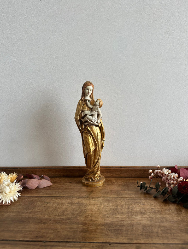 Statuette de la vierge et l'enfant en résine dorée peinte à la main