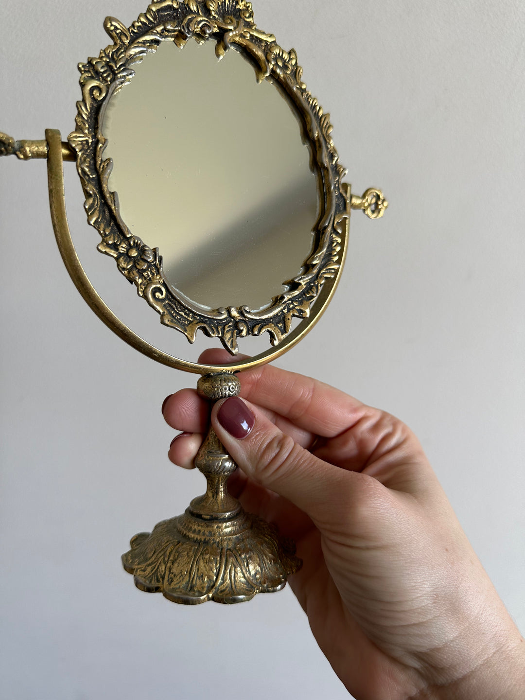 Miroir psyché sur pied en métal doré